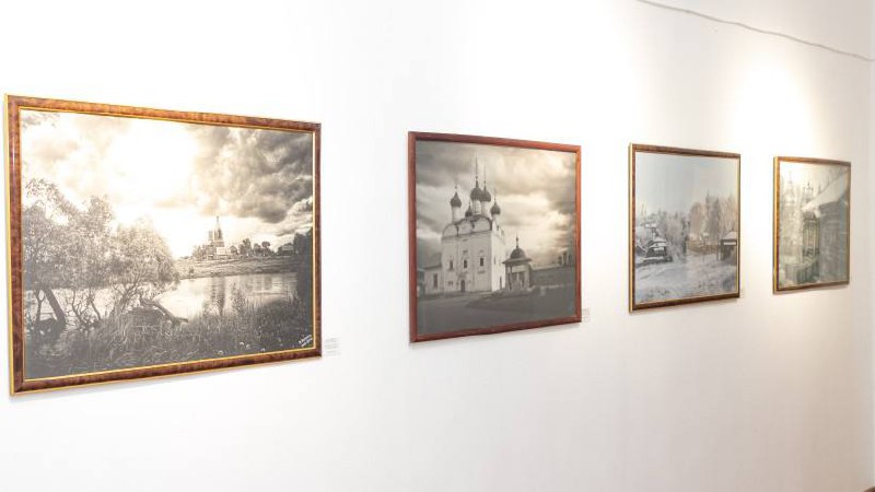 Работы местных художников представлены на новой выставке в Зарайске
