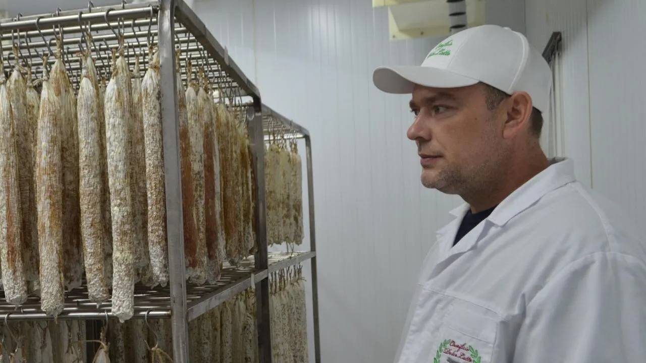 В Люберцах запустили производство сыровяленых колбас